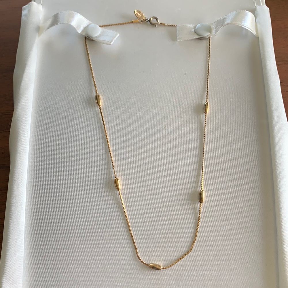 Avon Stationary Bead Necklace Approximately 16”